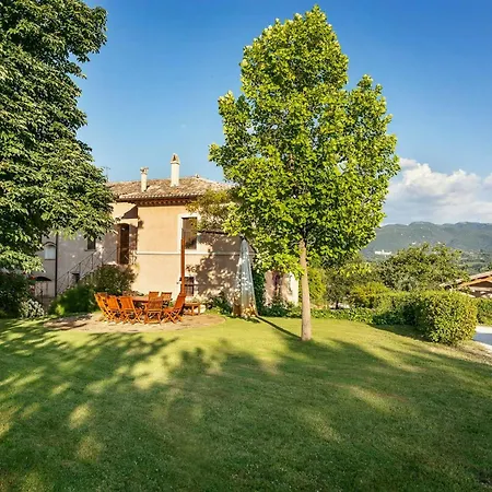 Late 1800s With Pool, View And Yoga Hébergement de vacances Spolète